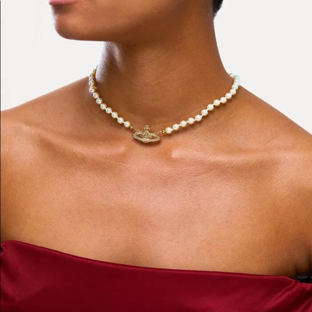 Vivienne Westwood Mini Bas Pearl necklace